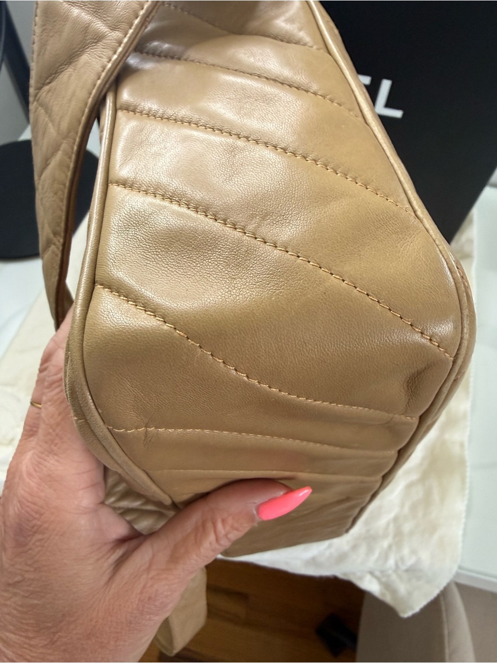 Chanel Vintage Beige Large Lambskin Camera Bag - Picture 14 of 15